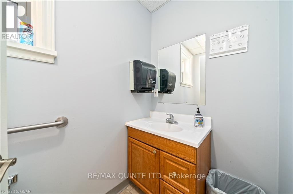 156 Bridge Street E Property Photo 15