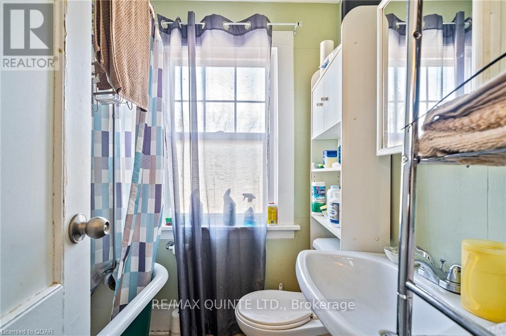 156 Bridge Street E Property Photo 22