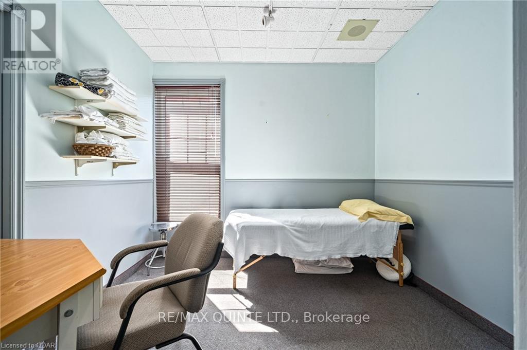 156 Bridge Street E Property Photo 23