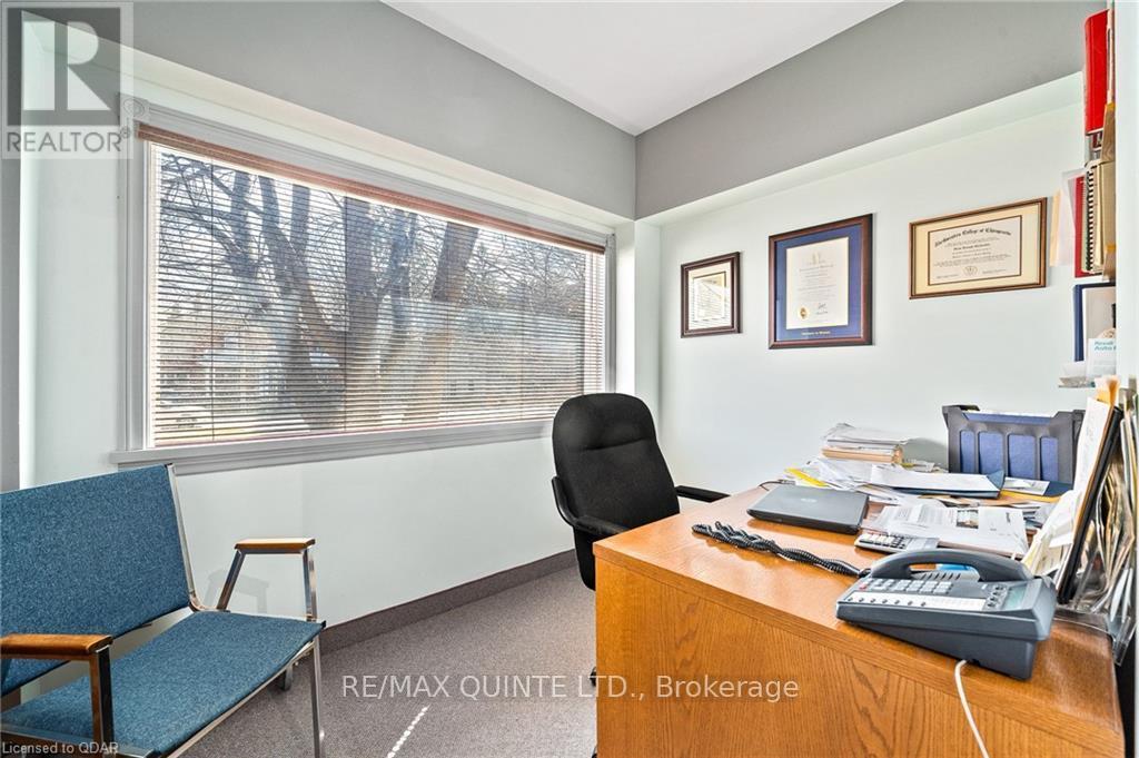 156 Bridge Street E Property Photo 25
