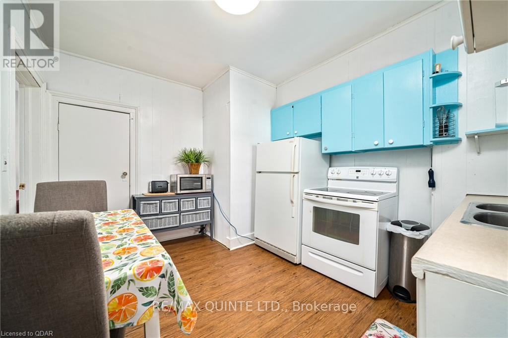156 Bridge Street E Property Photo 28