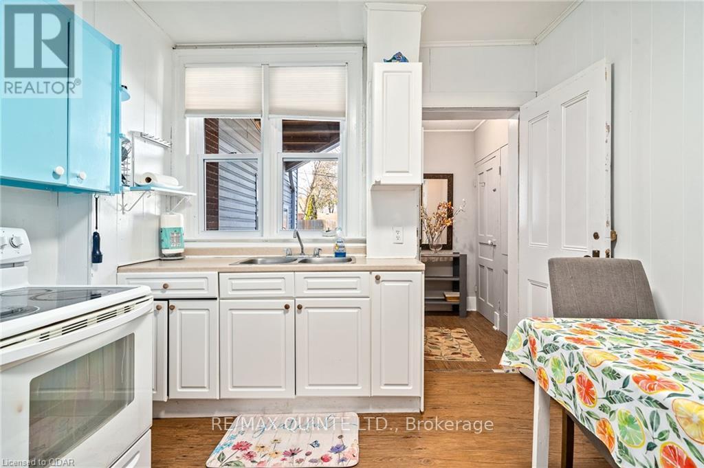 156 Bridge Street E Property Photo 29