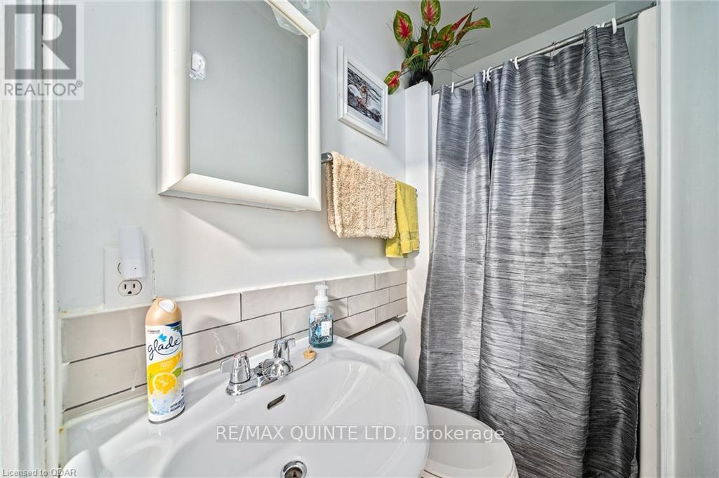 156 Bridge Street E Property Photo 30