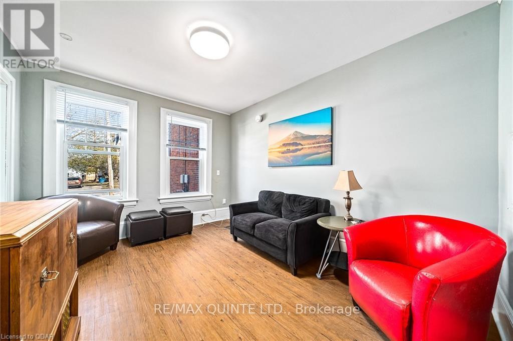 156 Bridge Street E Property Photo 31