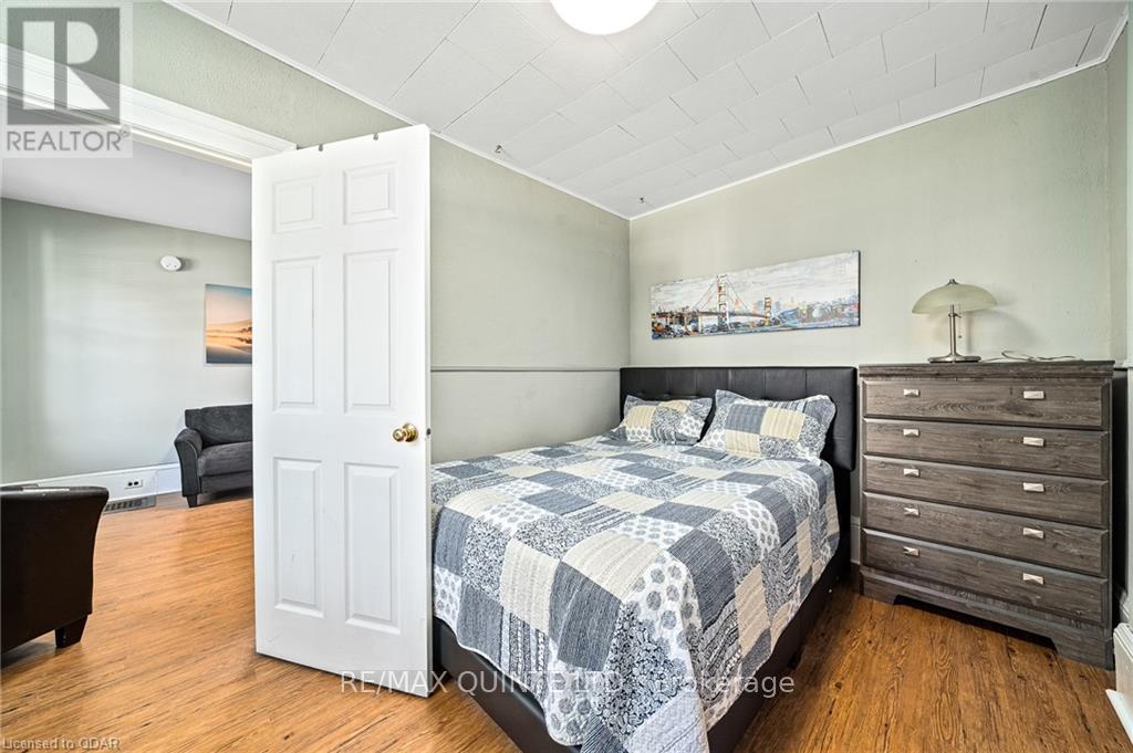 156 Bridge Street E Property Photo 32