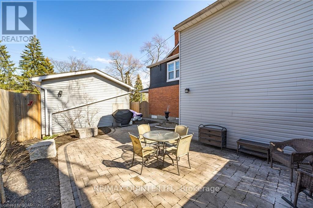 156 Bridge Street E Property Photo 34