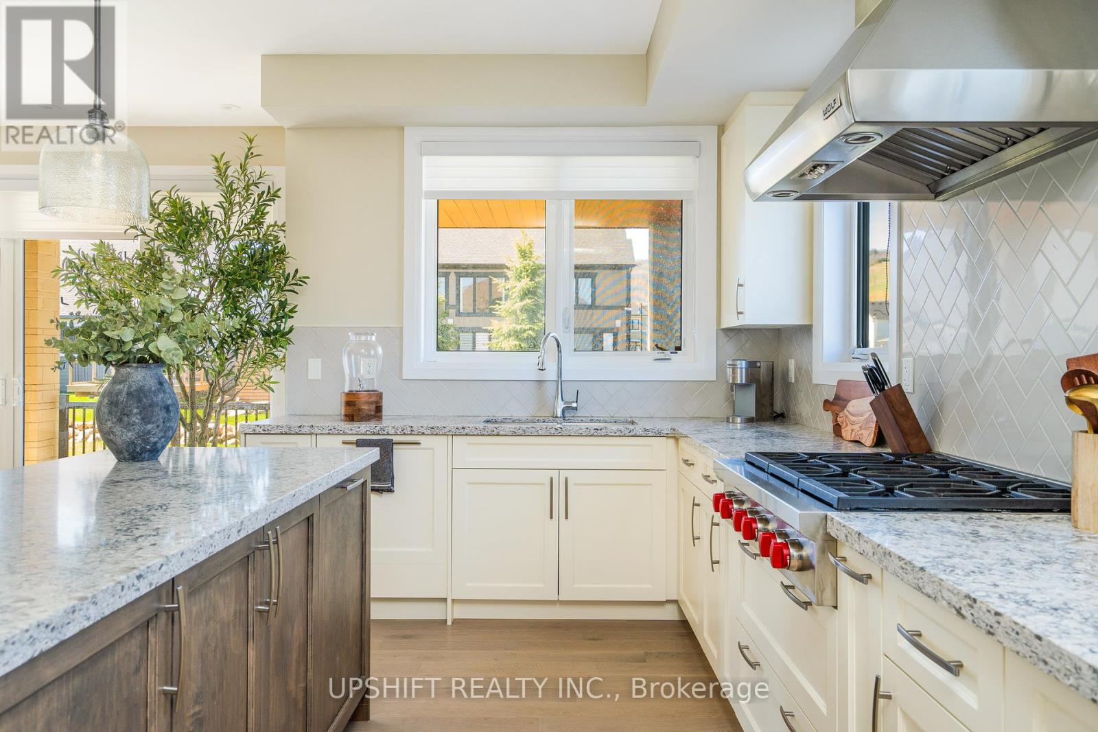 101 Stoneleigh Drive Property Photo 11