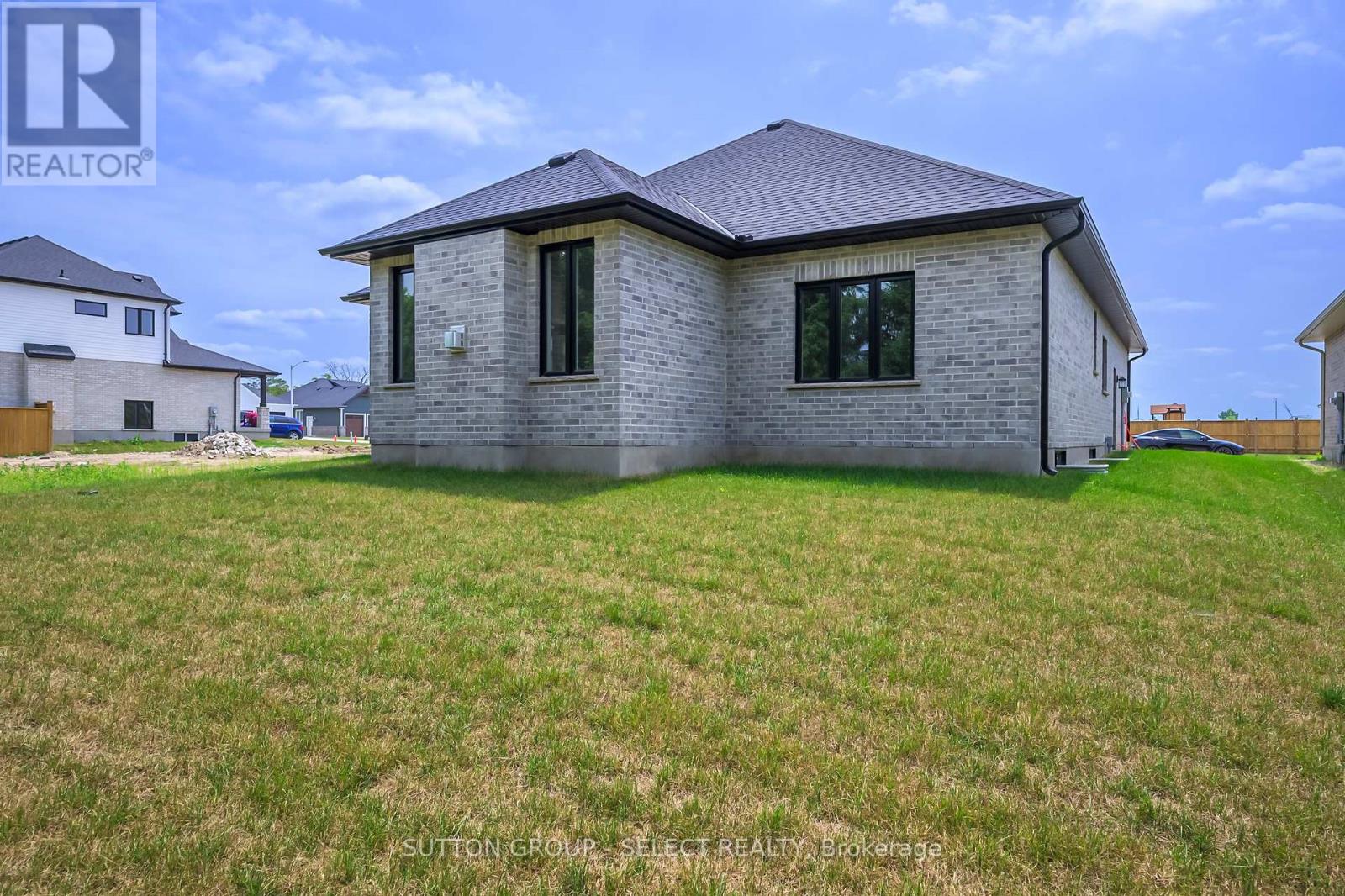 17 Spruce Crescent Property Photo 5