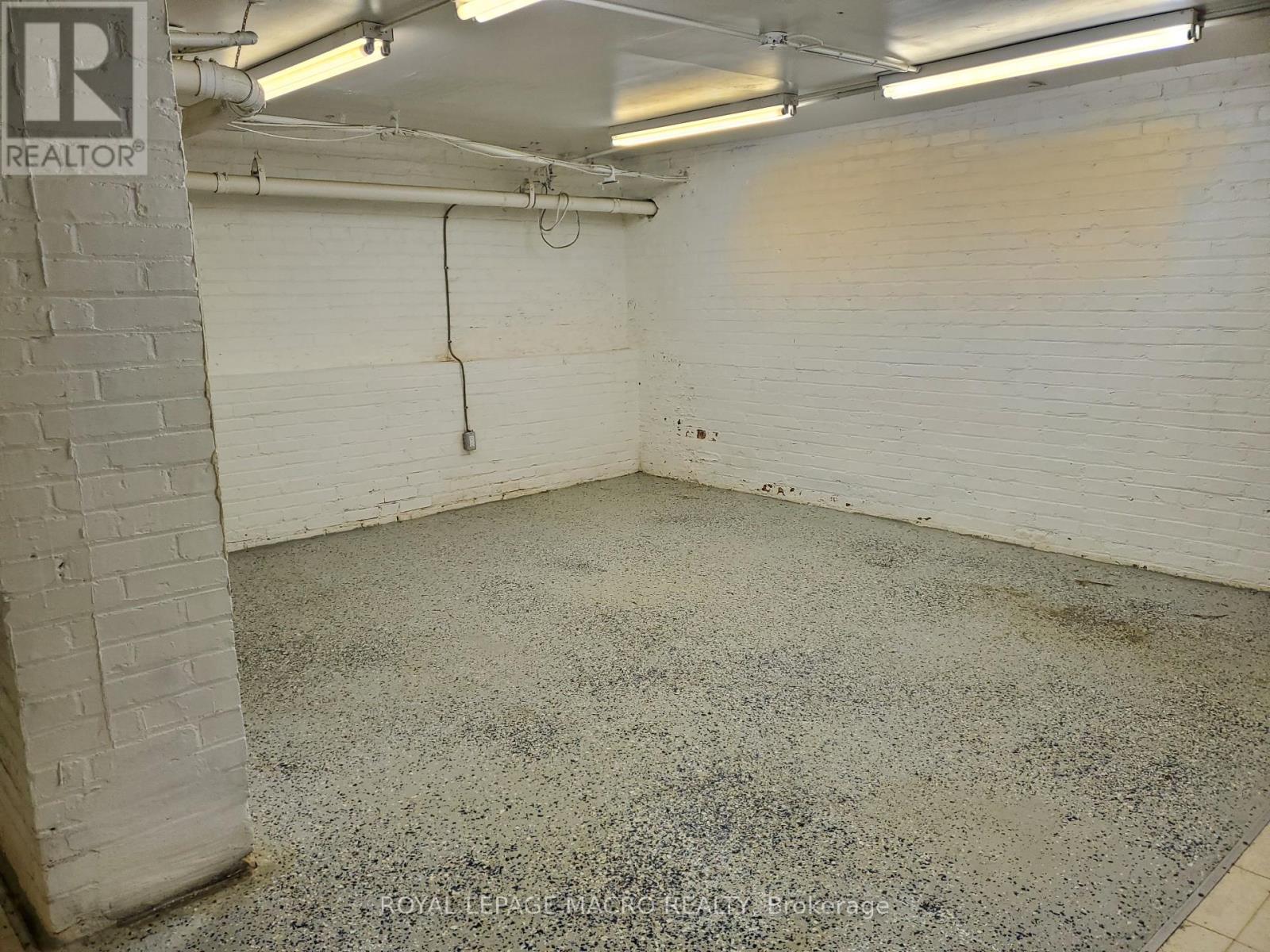 Lower - 4365 Queen Street Property Photo 5