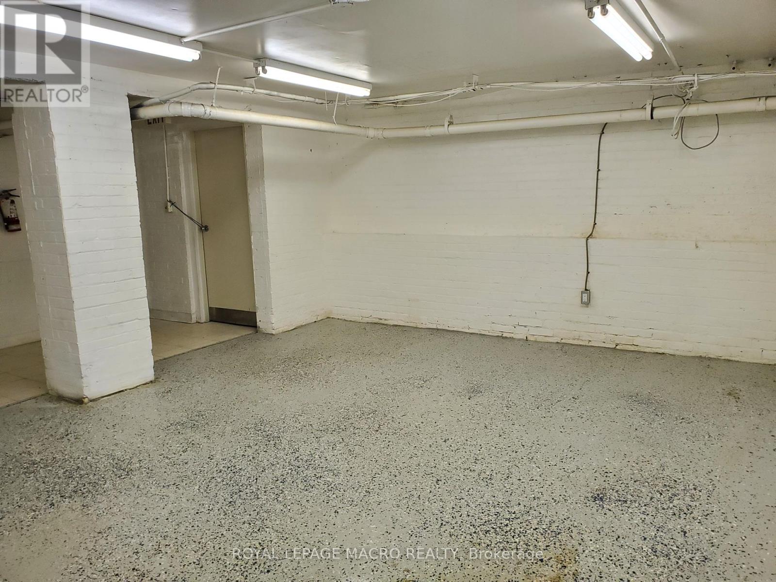 Lower - 4365 Queen Street Property Photo 6