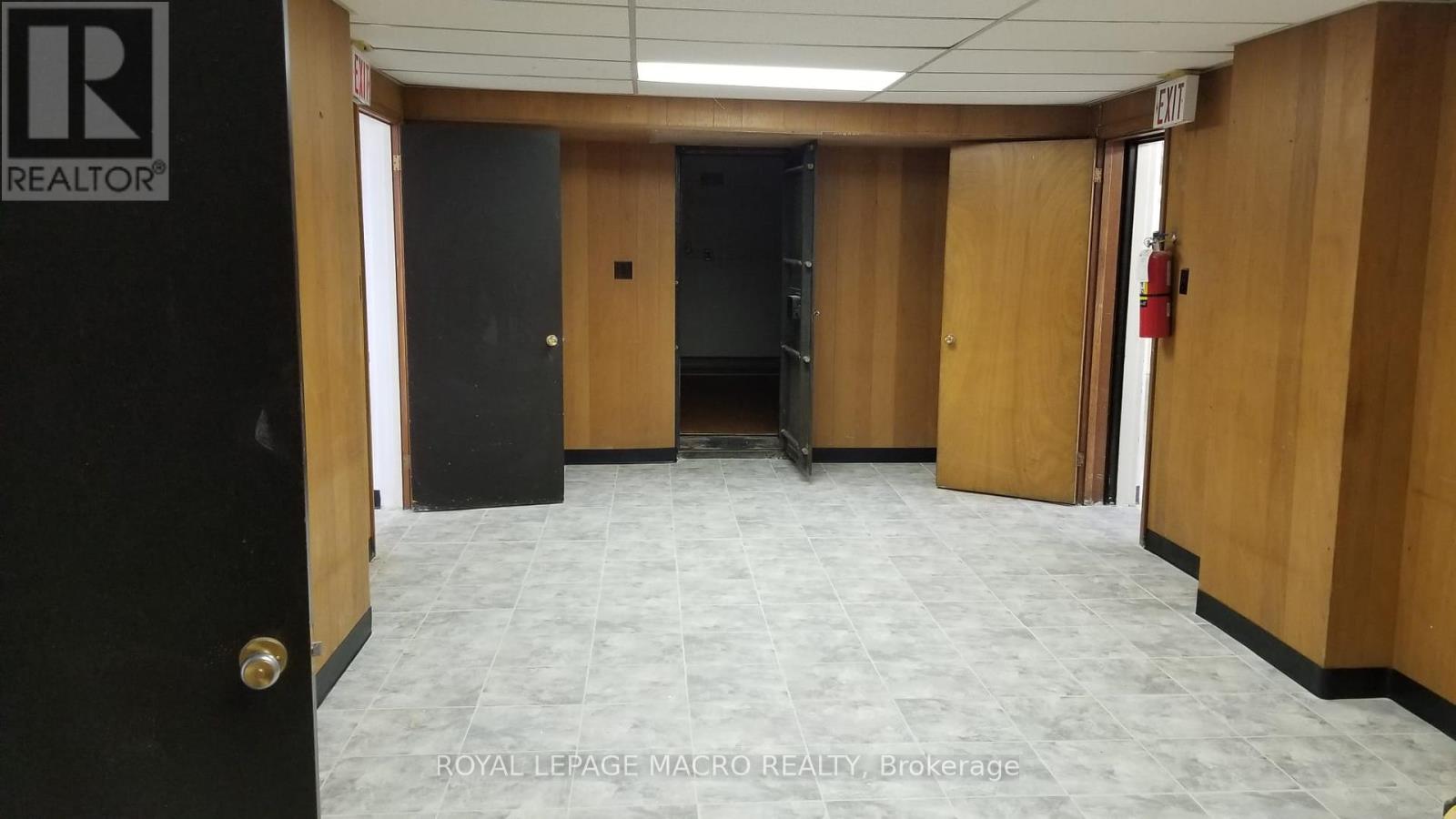Lower - 4365 Queen Street Property Photo 8