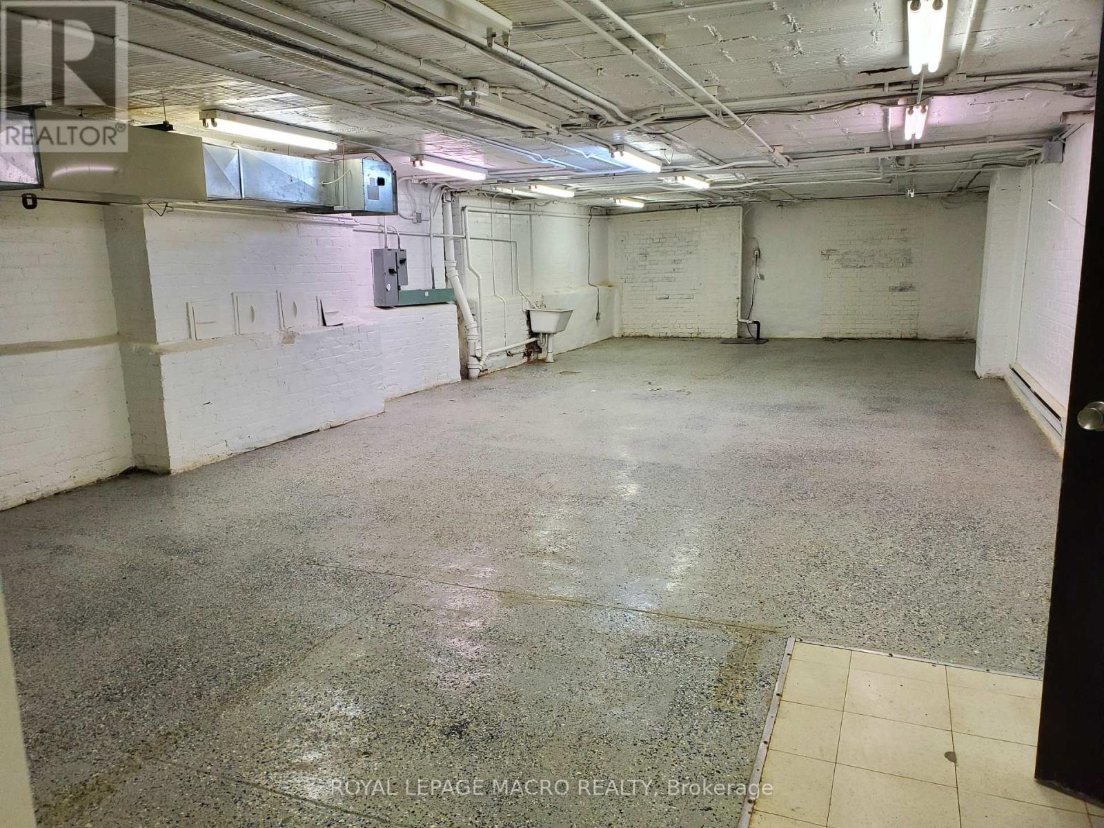 Lower - 4365 Queen Street Property Photo 16