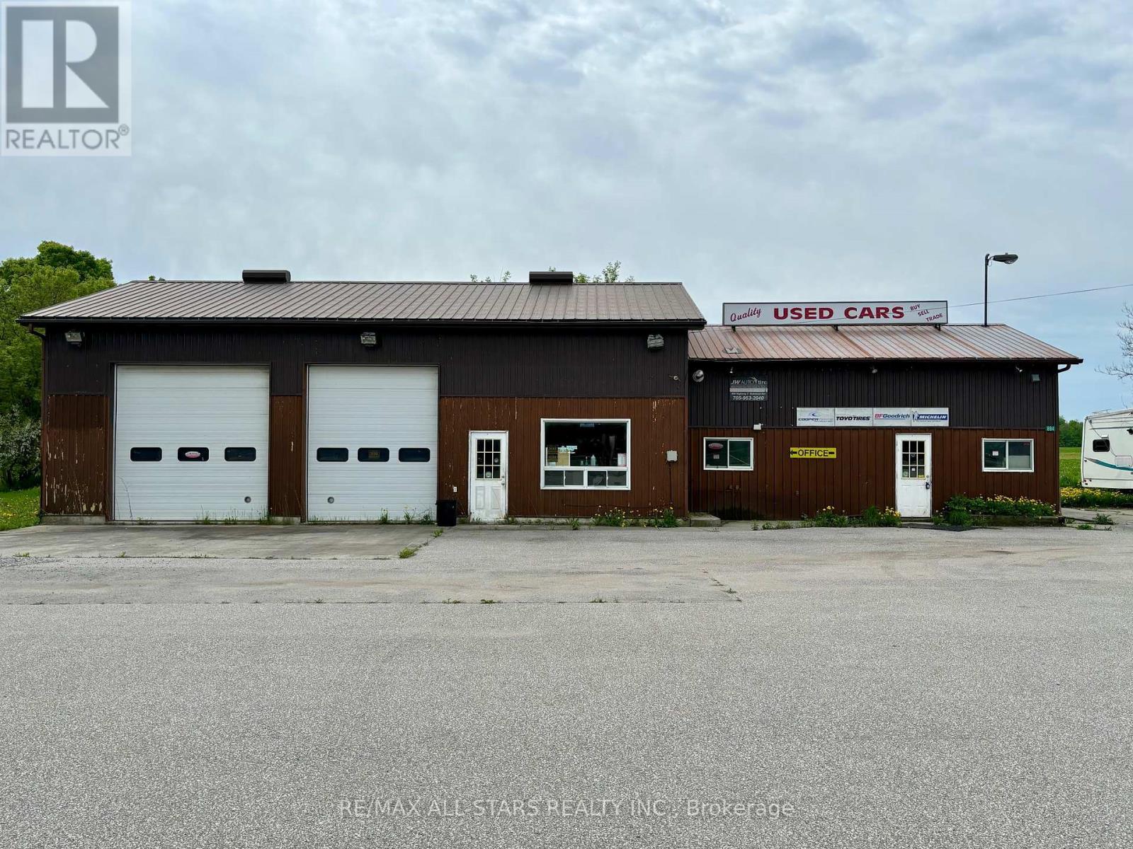 894 Highway 7 Property Photo 1