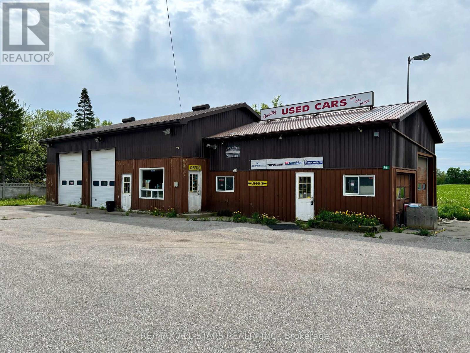 894 Highway 7 Property Photo 3