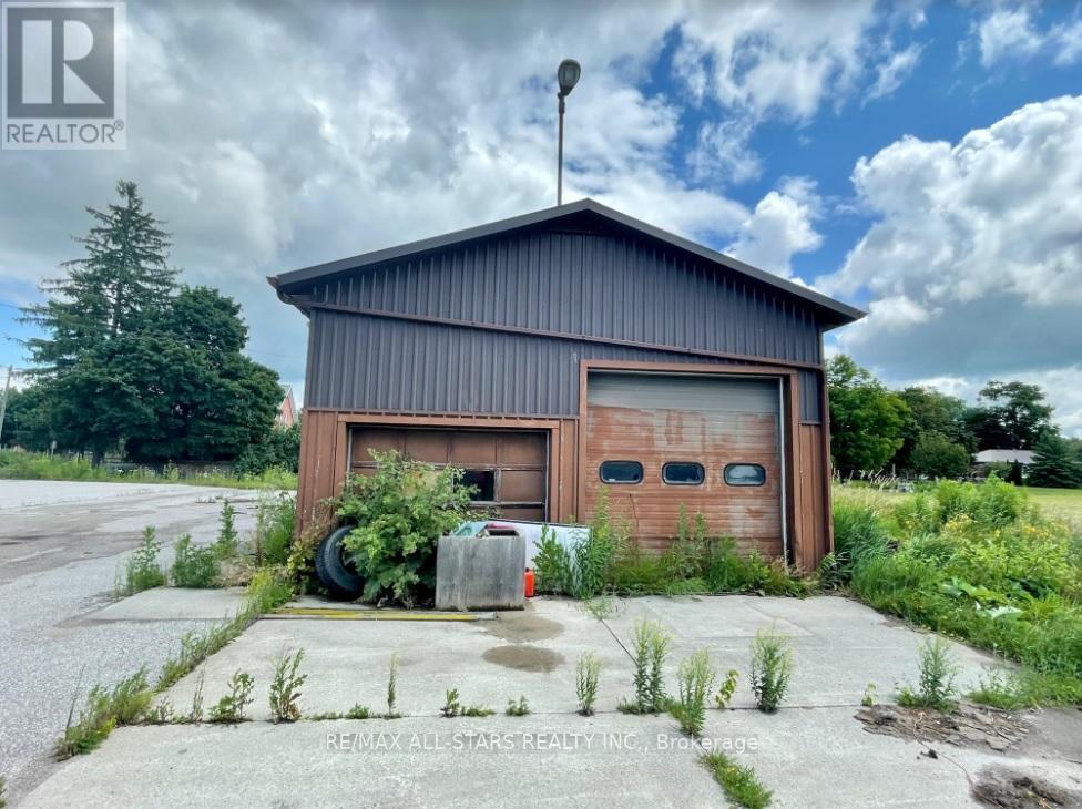 894 Highway 7 Property Photo 11