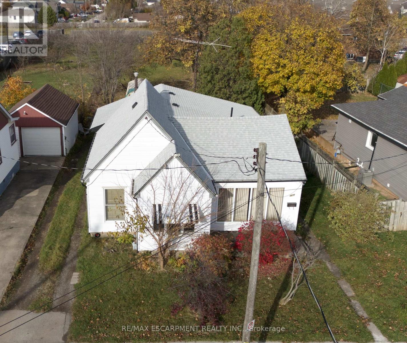 4977 John Street Property Photo 2