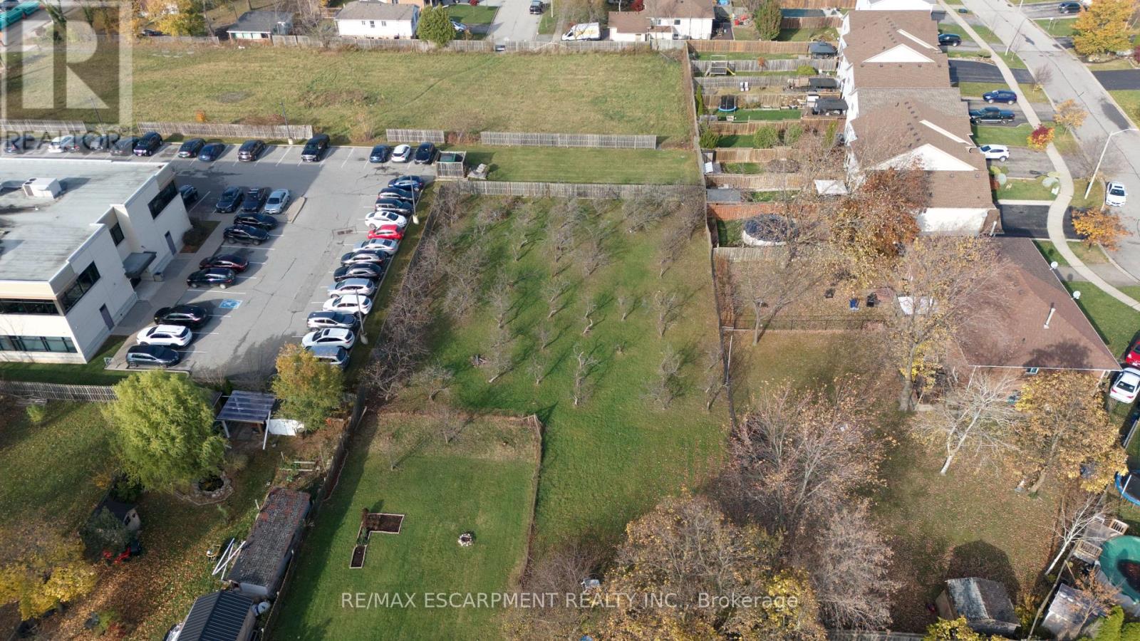 4977 John Street Property Photo 4