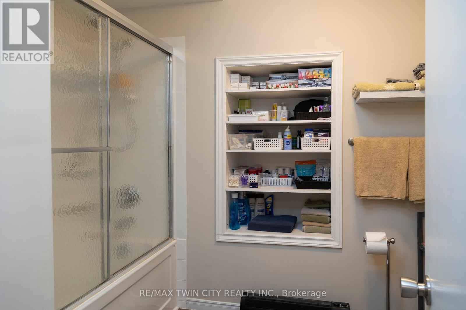 122 King Street Property Photo 8