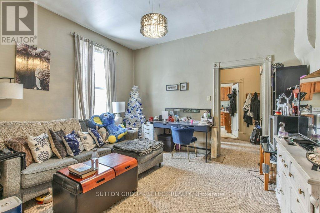 330 Burwell Street Property Photo 9