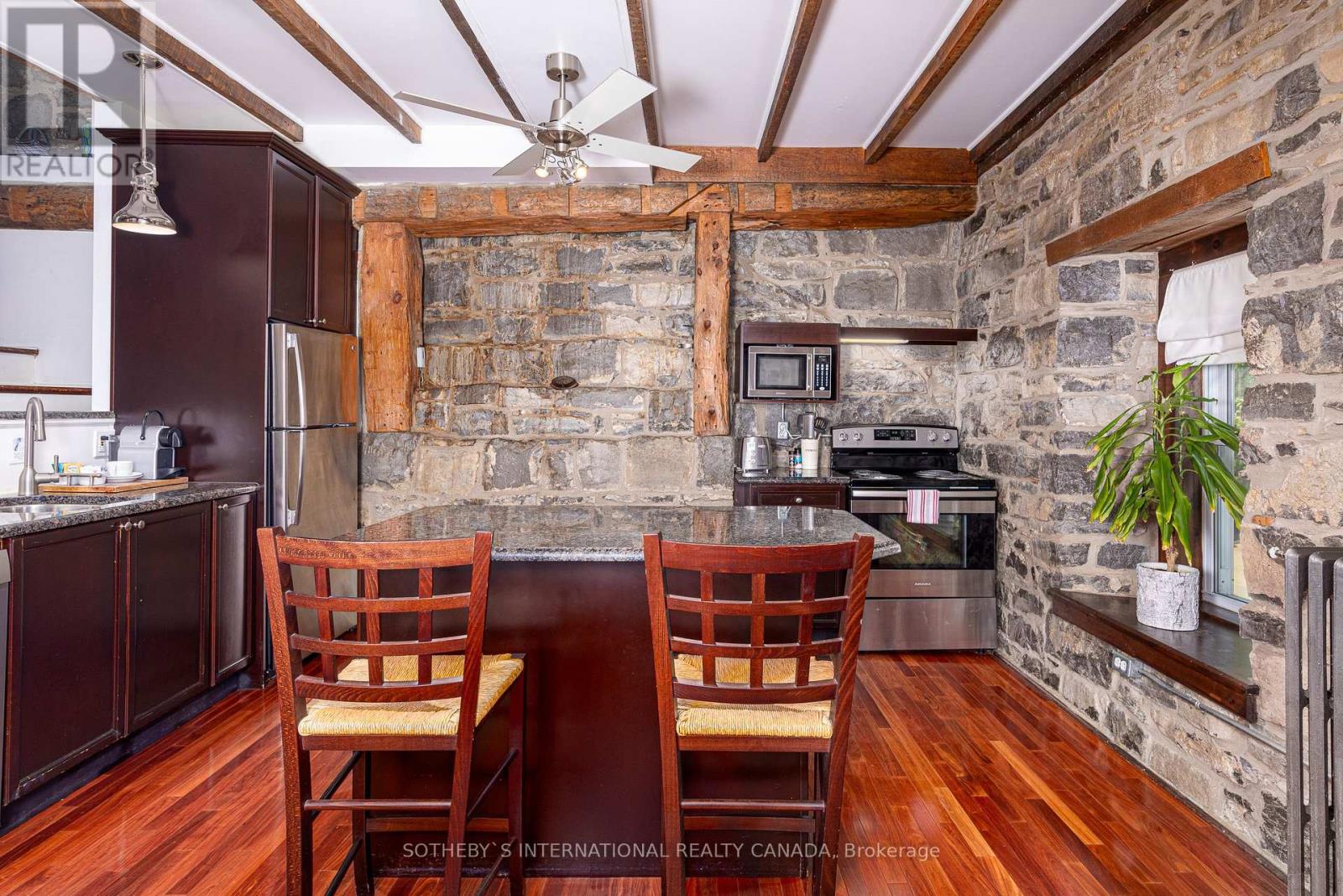 8 Starr Place Property Photo 4