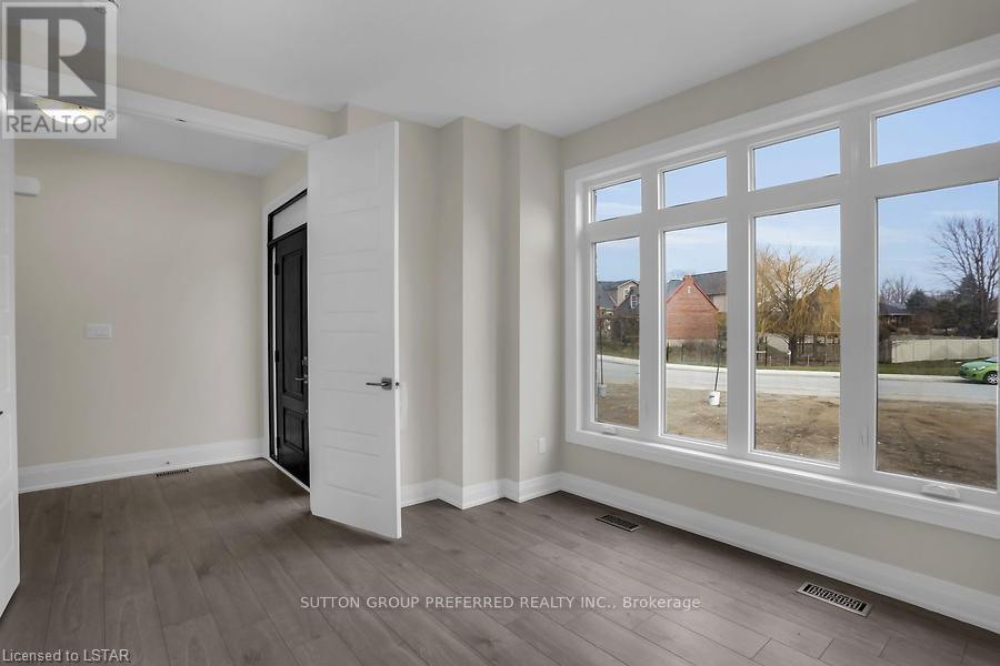 252 Leitch Street Property Photo 4