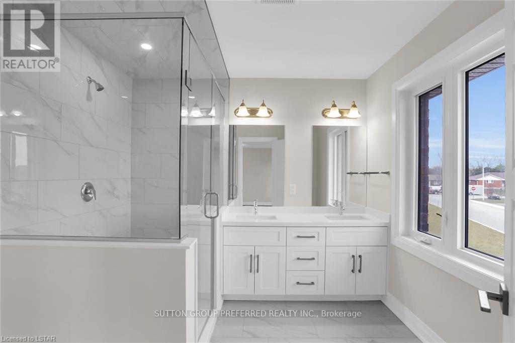 252 Leitch Street Property Photo 35