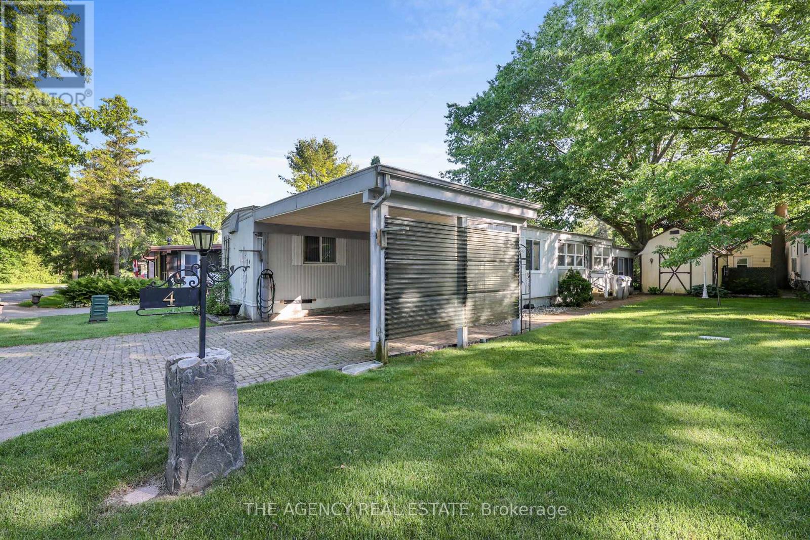 4 - 9839 Lakeshore Road Property Photo 1