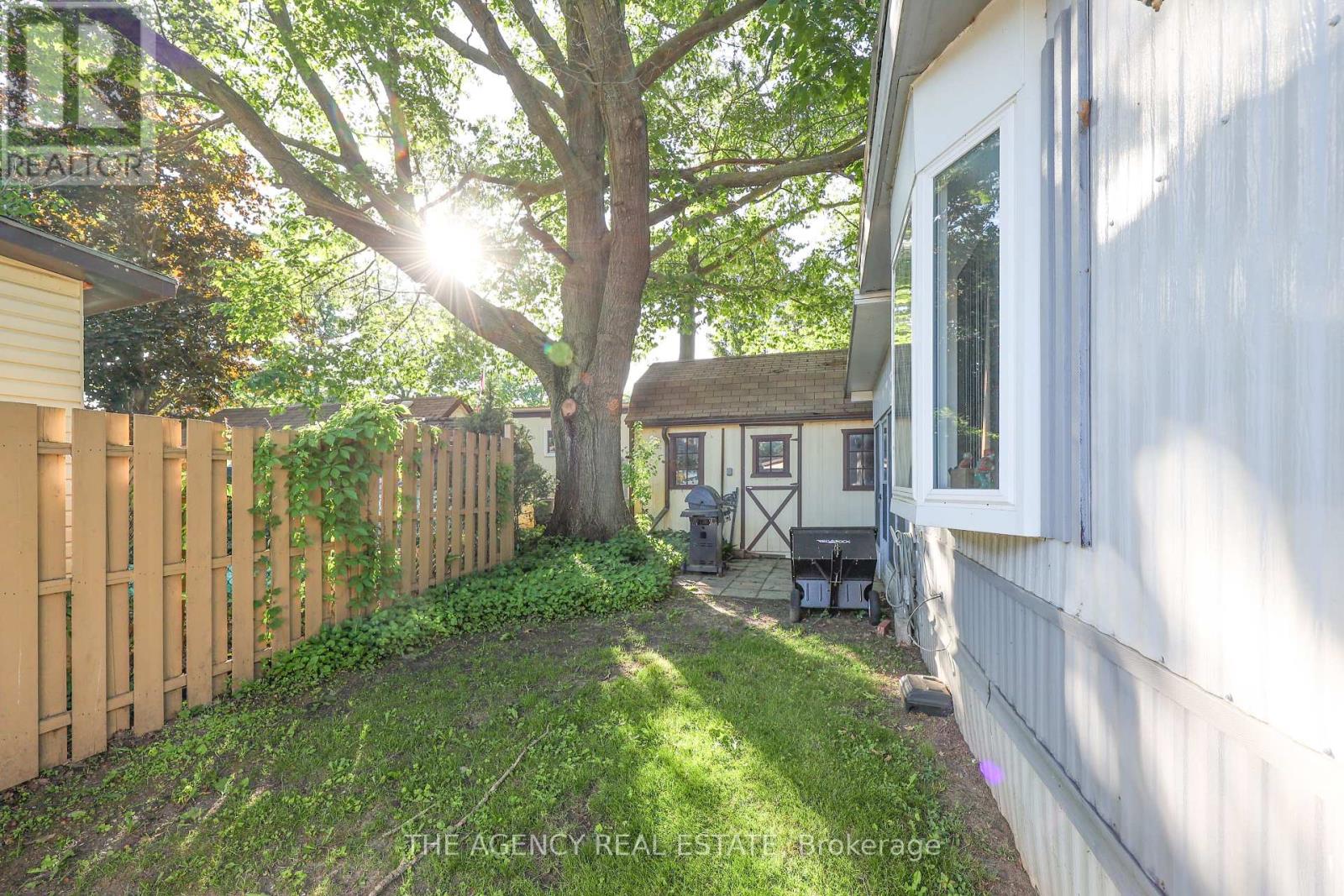 4 - 9839 Lakeshore Road Property Photo 3