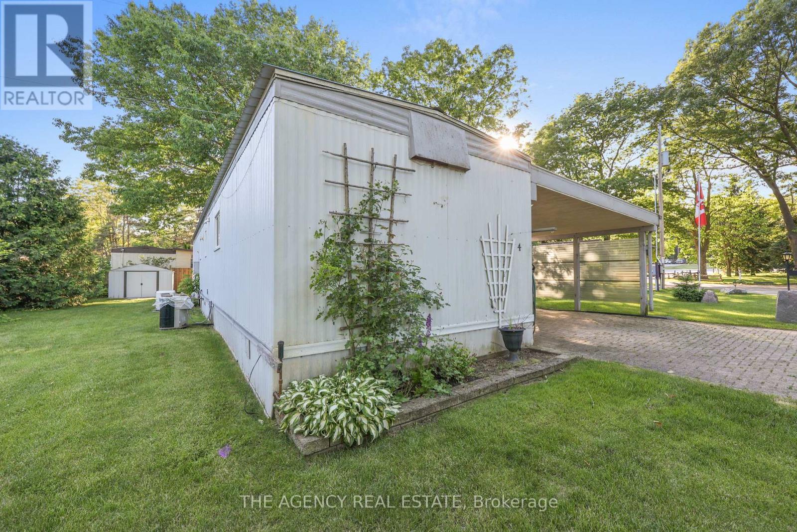 4 - 9839 Lakeshore Road Property Photo 5