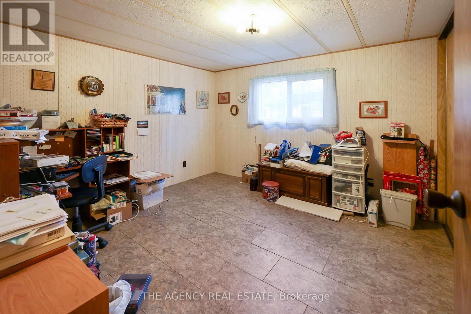 4 - 9839 Lakeshore Road Property Photo 9