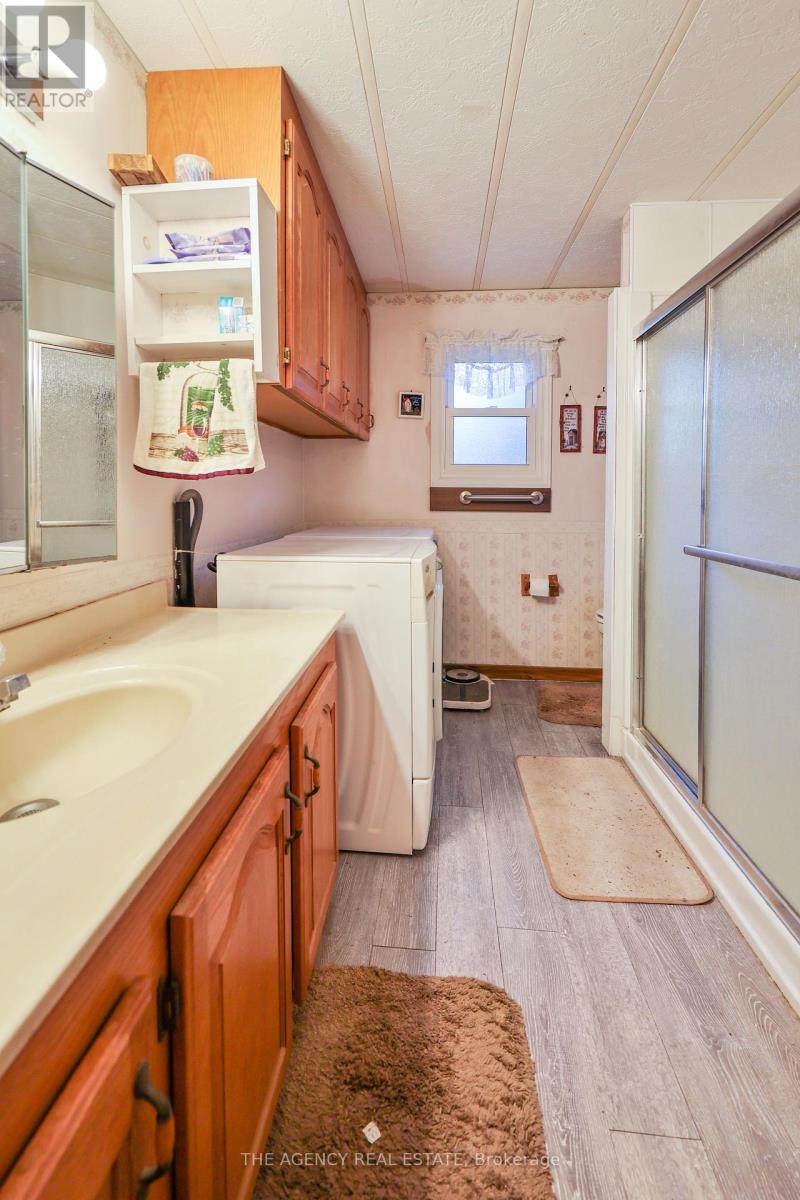 4 - 9839 Lakeshore Road Property Photo 11