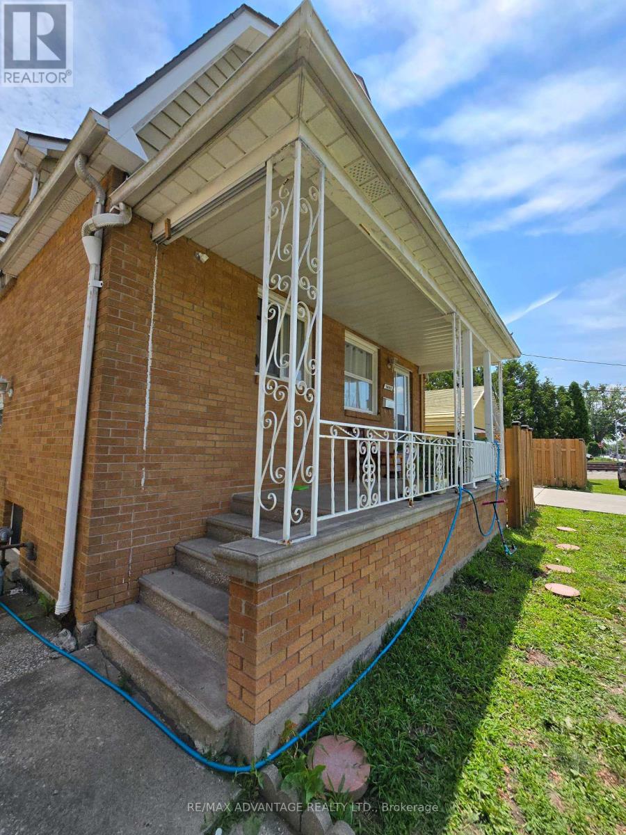 1692 Hall Avenue Property Photo 3