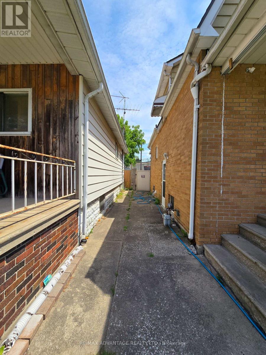 1692 Hall Avenue Property Photo 4