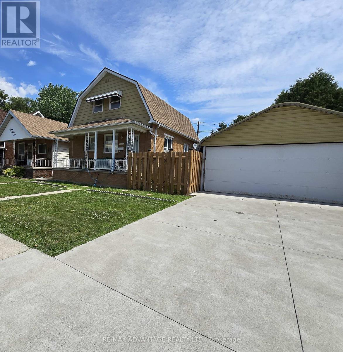 1692 Hall Avenue Property Photo 5