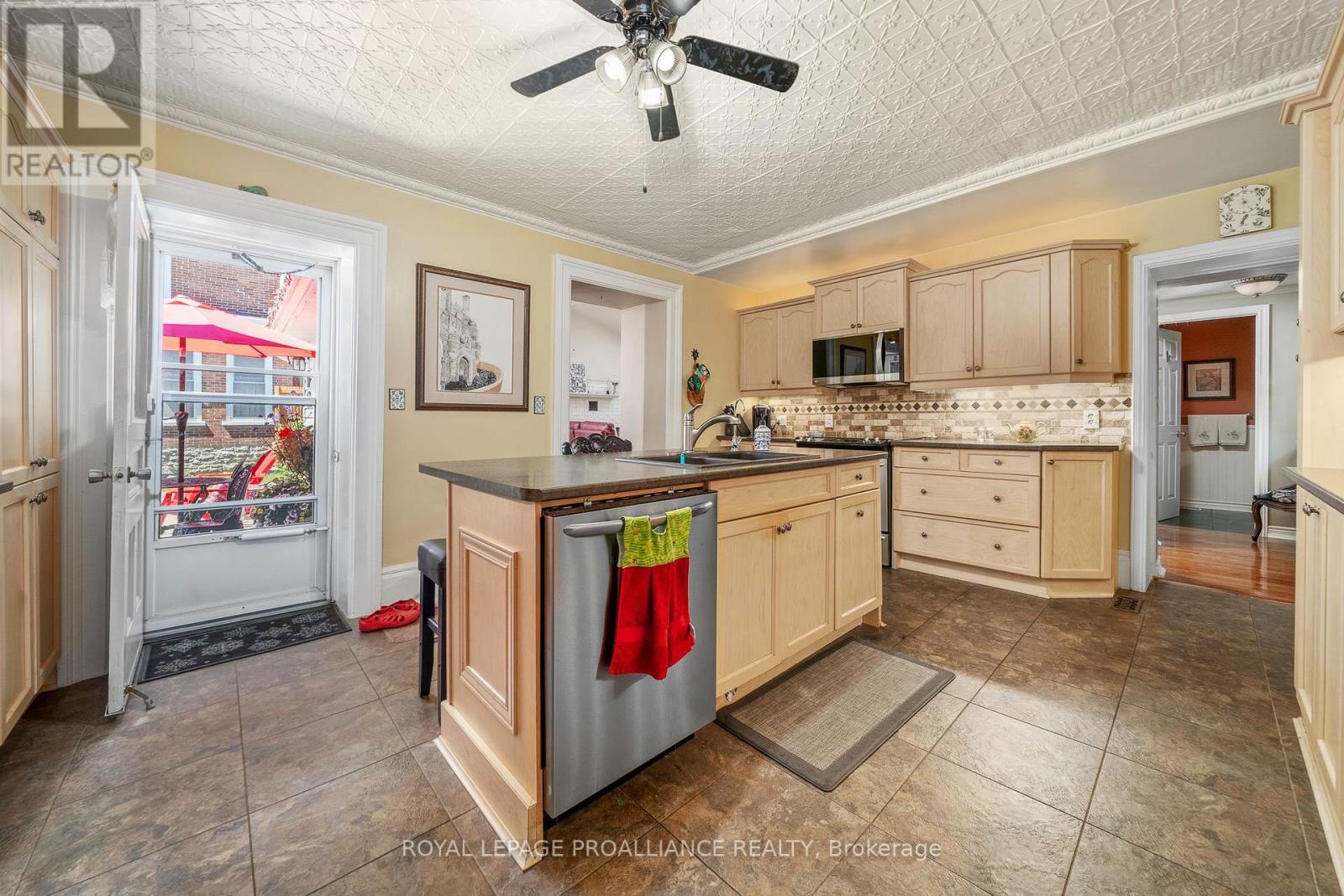 41 King Street Property Photo 13