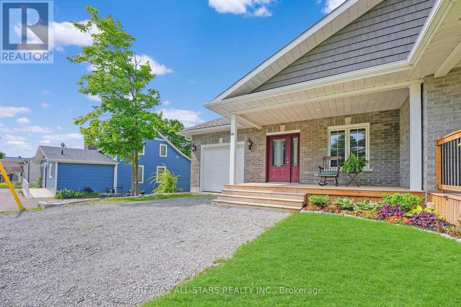 98 Bond Street E Property Photo 2