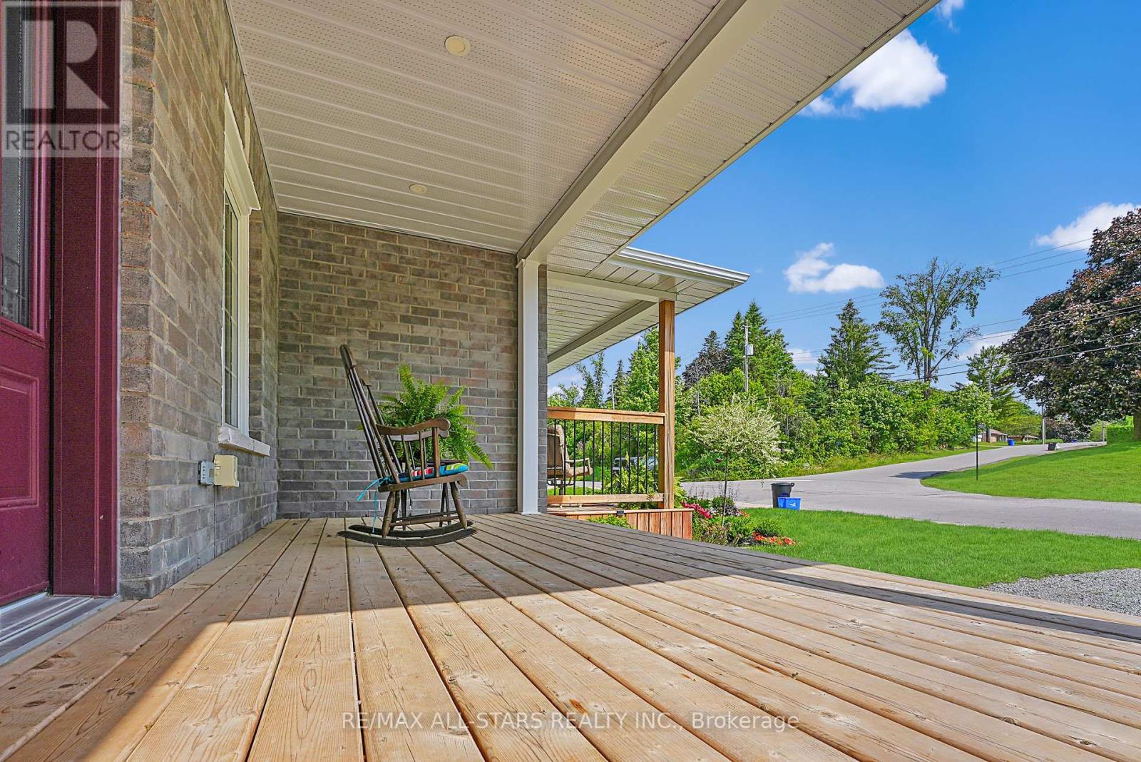 98 Bond Street E Property Photo 4