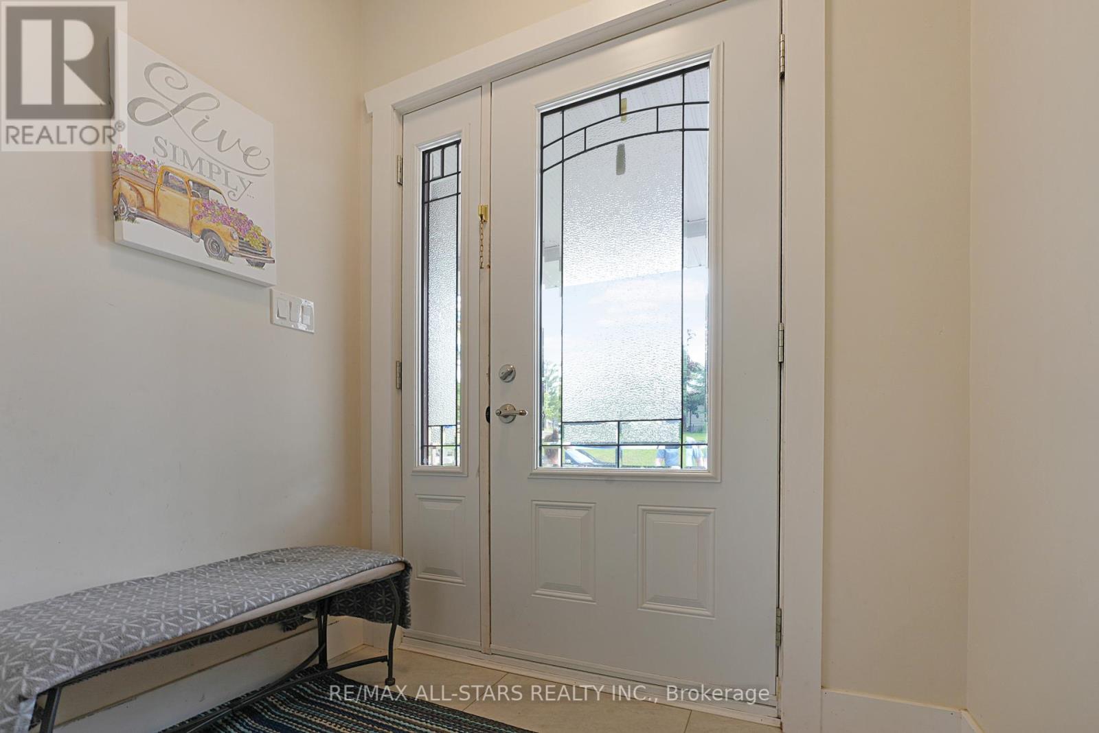 98 Bond Street E Property Photo 6