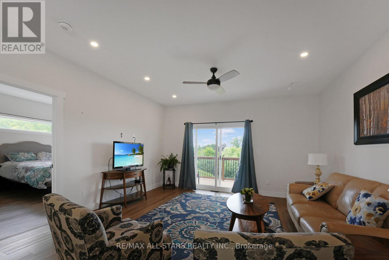 98 Bond Street E Property Photo 7