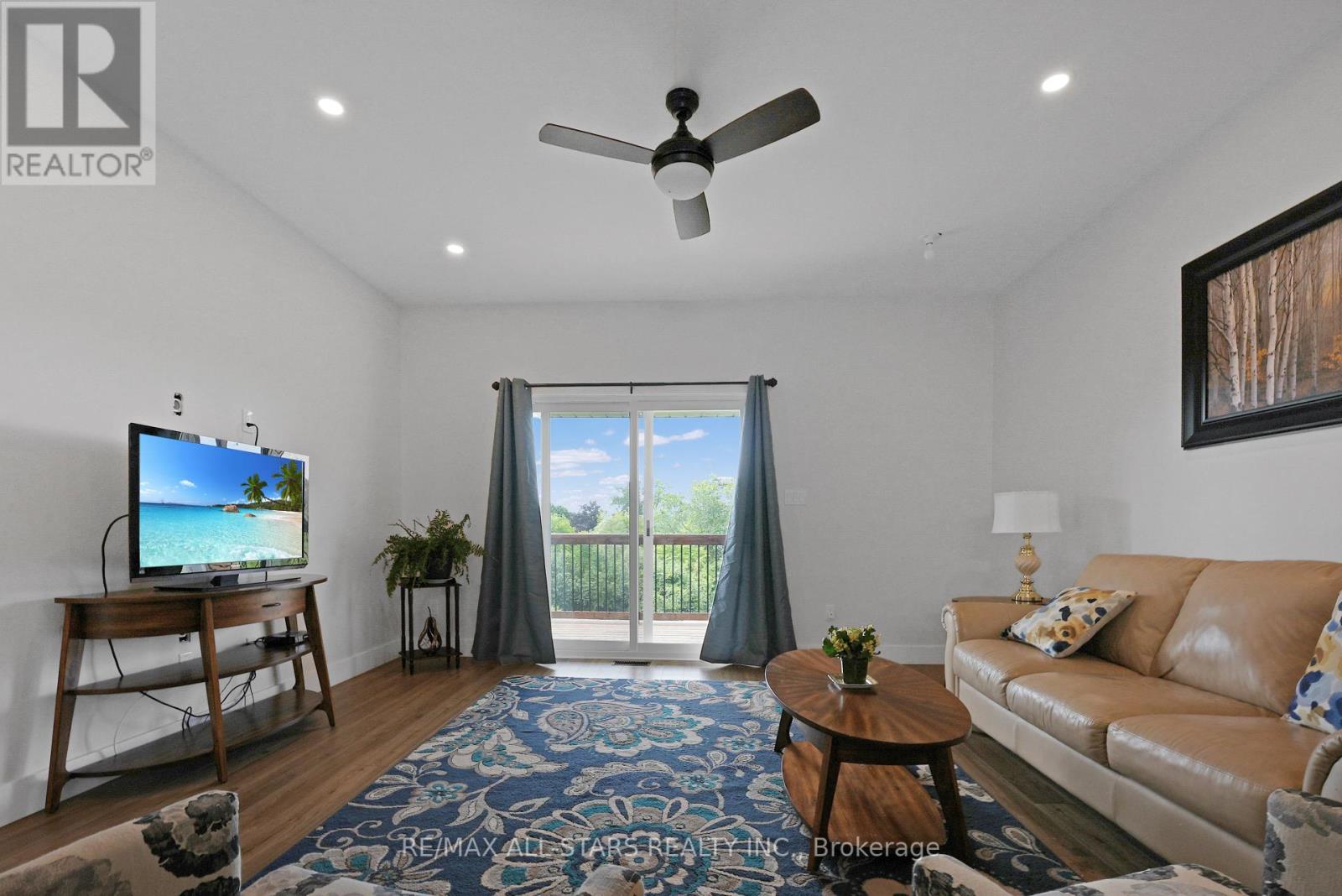 98 Bond Street E Property Photo 8