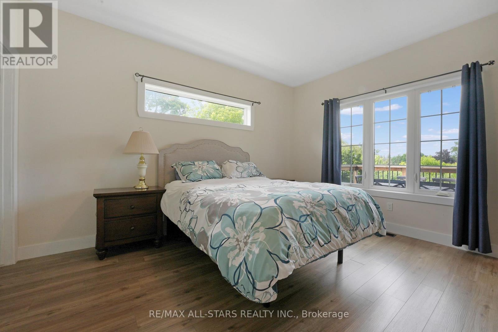 98 Bond Street E Property Photo 17