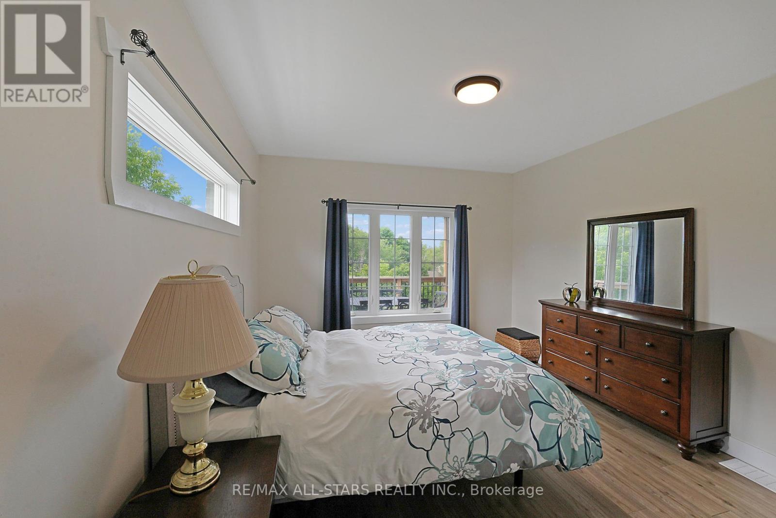 98 Bond Street E Property Photo 18