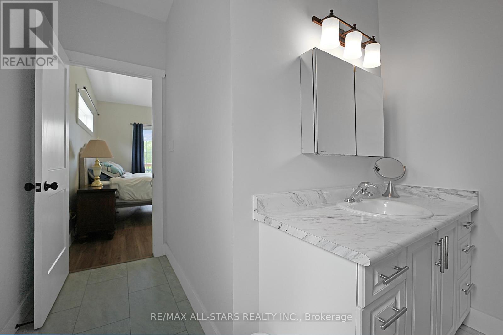 98 Bond Street E Property Photo 19