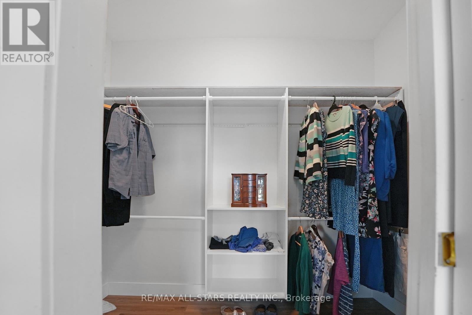 98 Bond Street E Property Photo 21