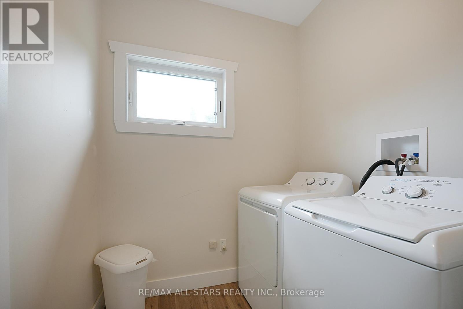 98 Bond Street E Property Photo 23