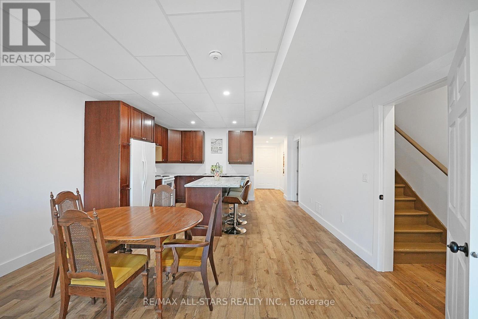 98 Bond Street E Property Photo 24