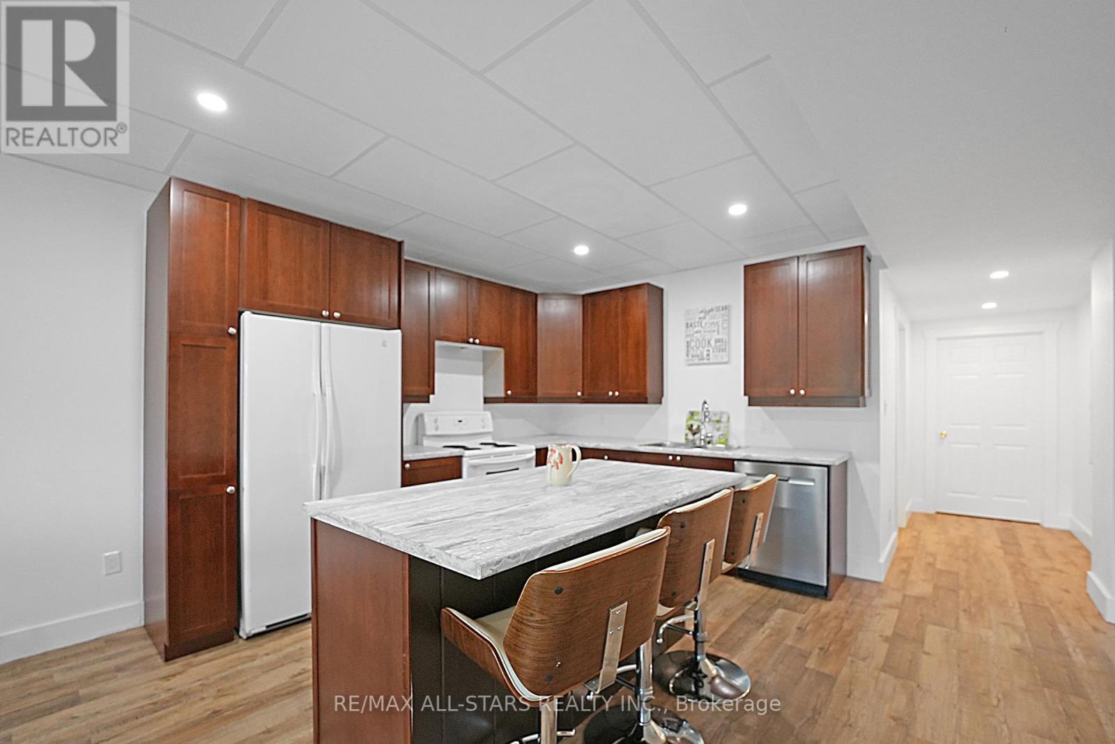 98 Bond Street E Property Photo 25