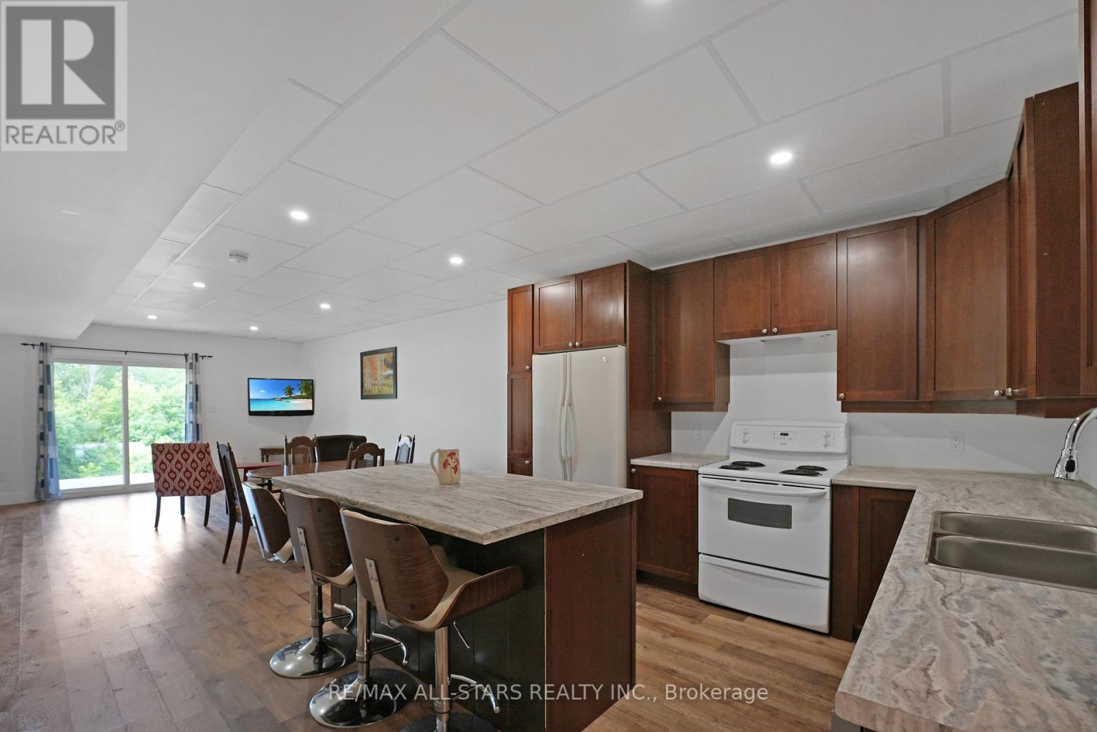 98 Bond Street E Property Photo 27