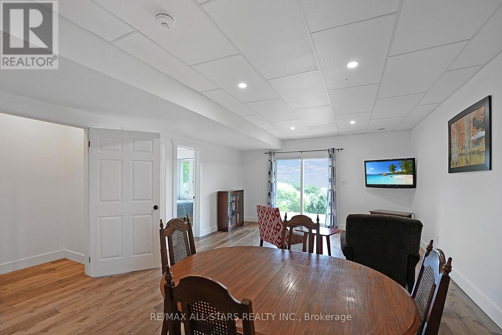 98 Bond Street E Property Photo 28