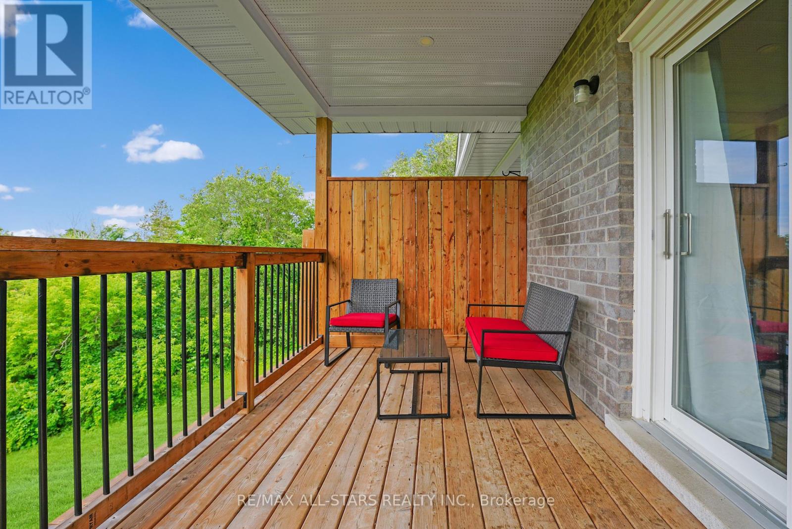 98 Bond Street E Property Photo 37
